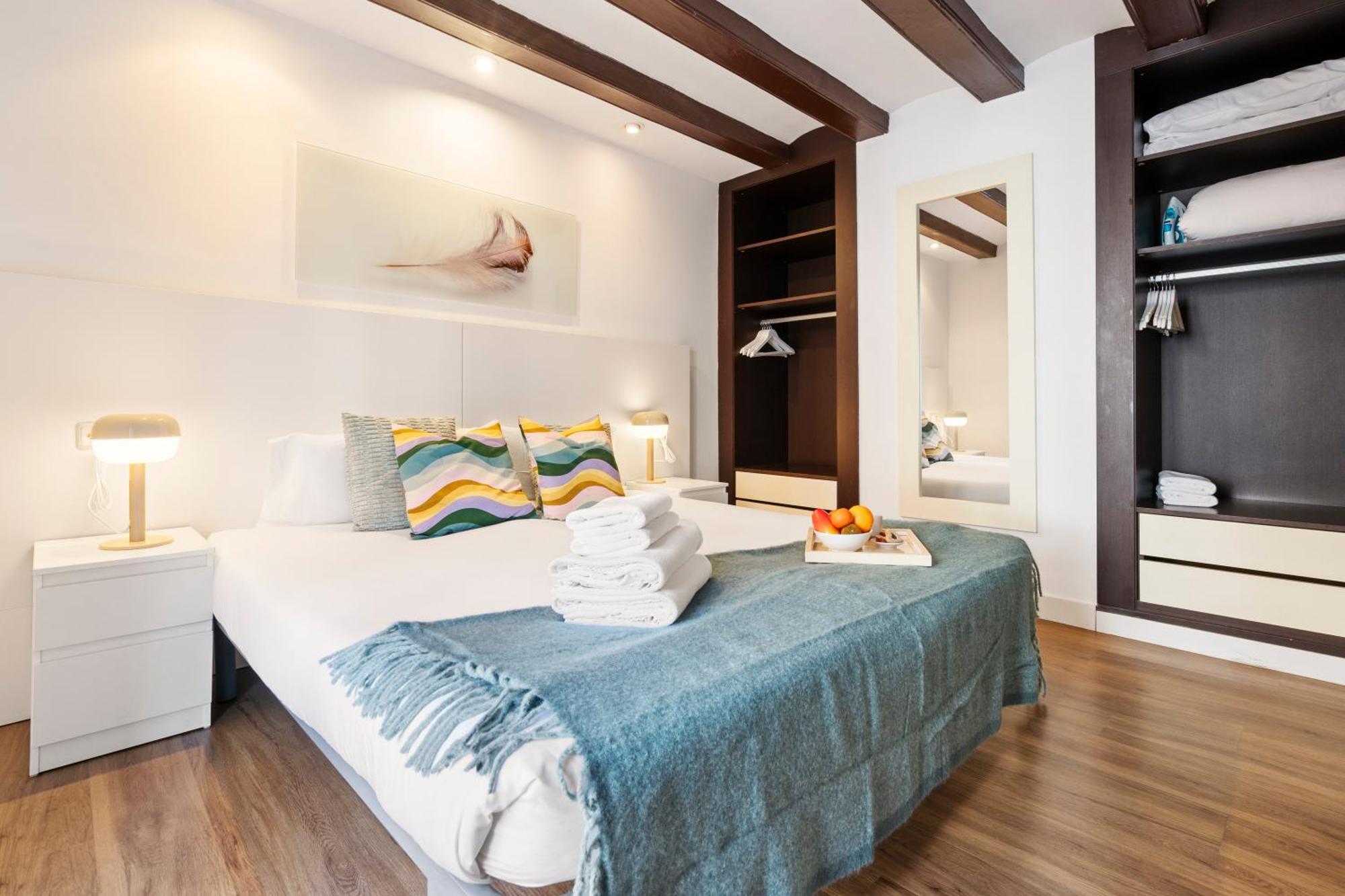 Lodging Apartments Liceu 11 Barcelone Extérieur photo
